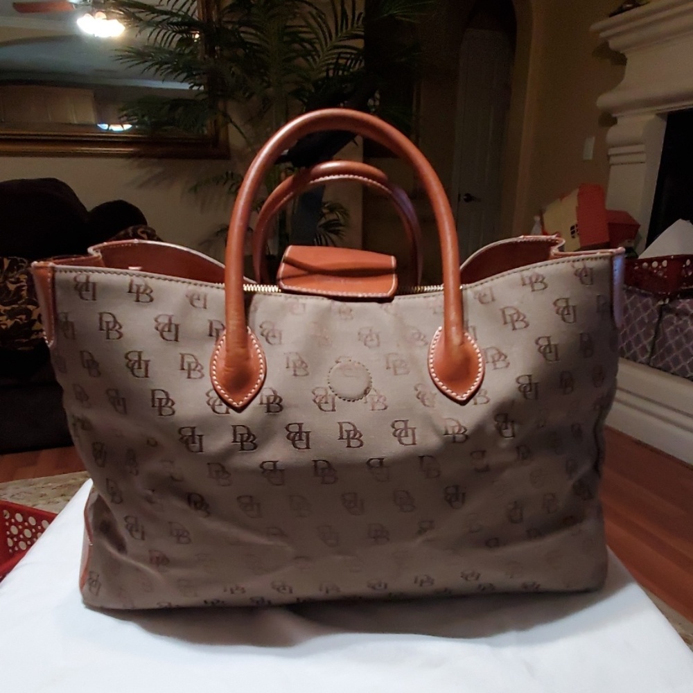 Dooney &Bourke  tote